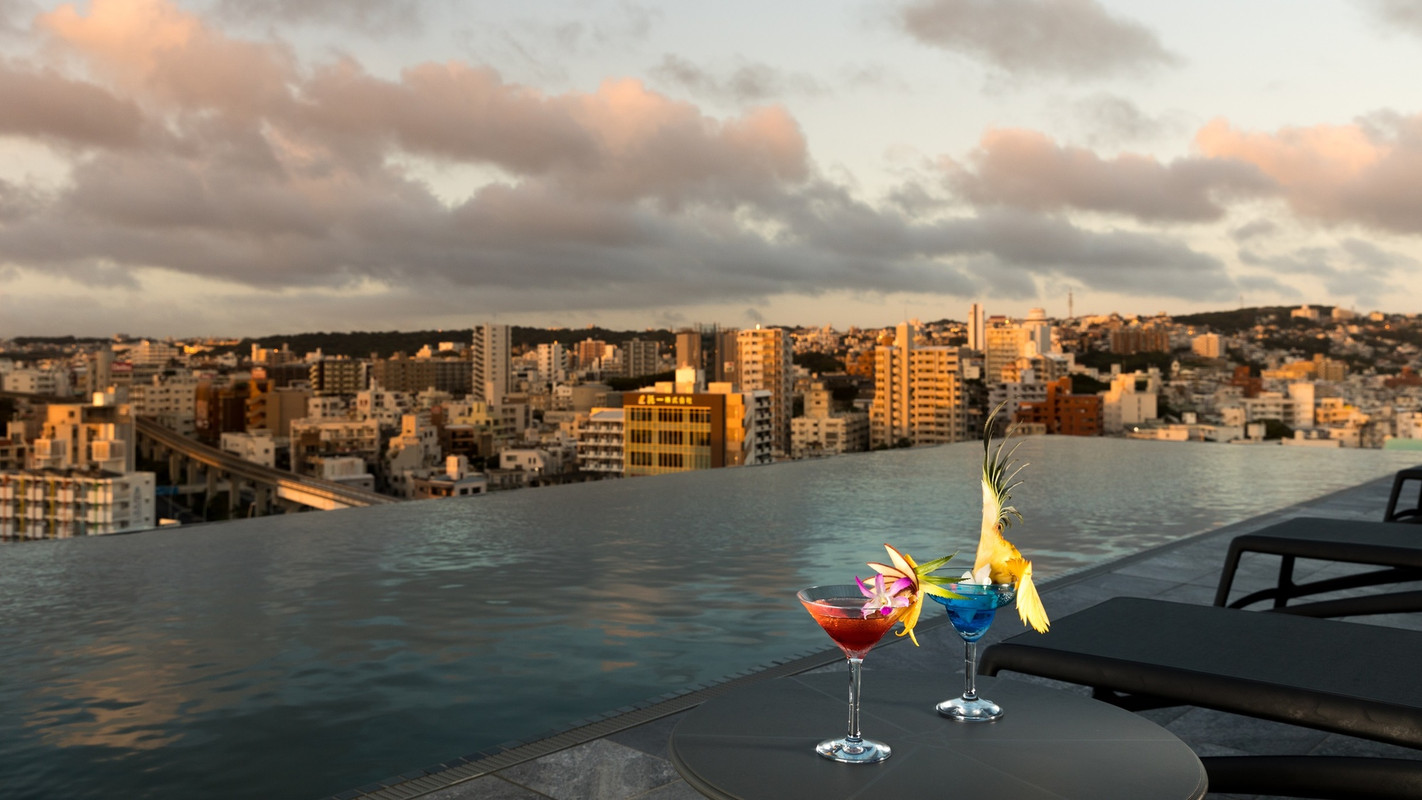 プールサイドバー The Bar