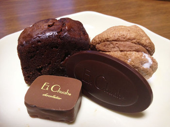 「エクチュア  からほり「蔵」本店 」料理 935310 左上から時計周り）サターンケーキ、ダックワース、失念（ごめんなさい）、エクチュア