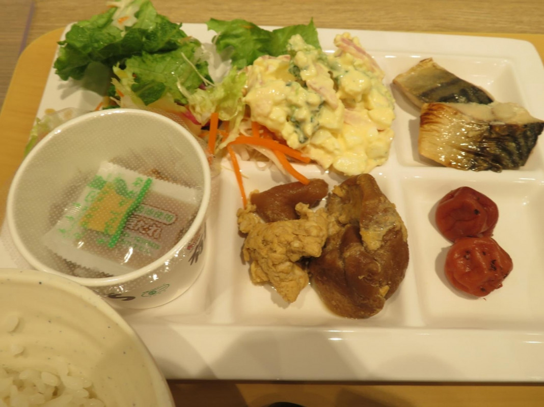 朝食ブッフェ。もう少し内容が多ければいいなあ。