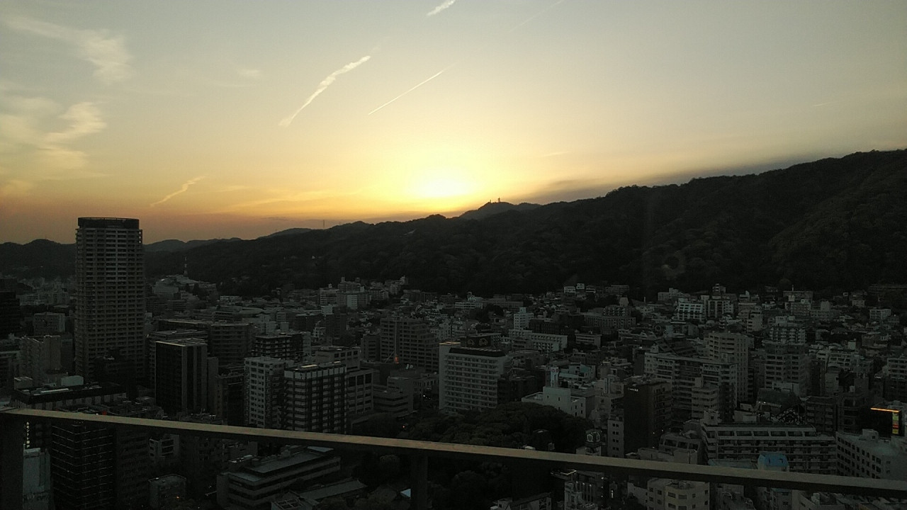 六甲山に沈む夕陽