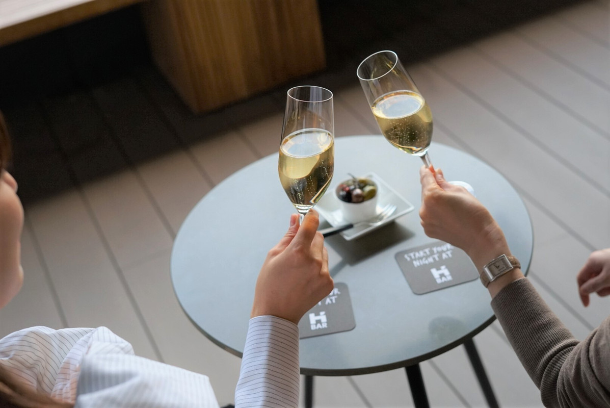 H BARのフリーフロー（飲み放題）