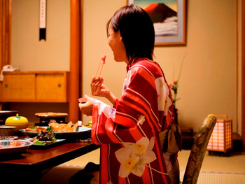 夕食はお部屋食、城崎の外湯めぐりにも便利な宿4239604