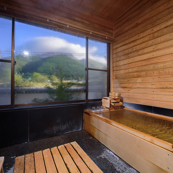 離れの展望風呂から由布岳を一望。料理自慢の宿3927308