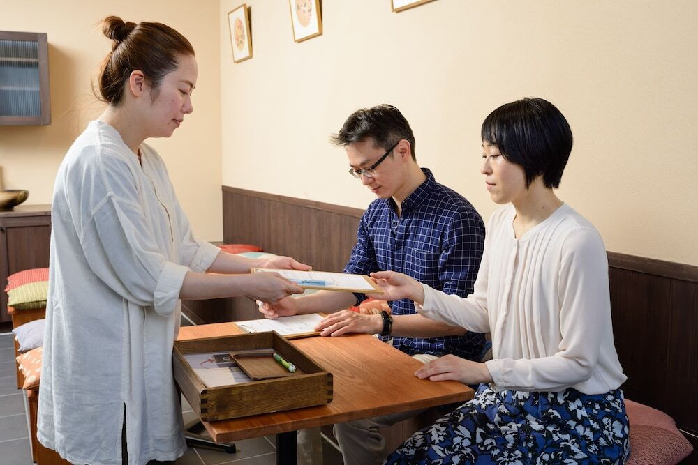 チェックイン / チェックアウト キオスク