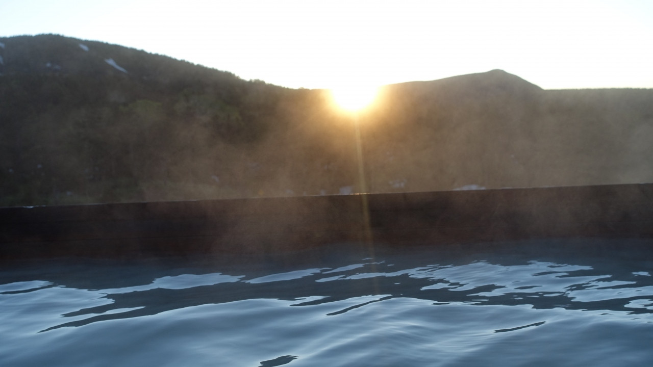 男女別露天風呂から見たご来光