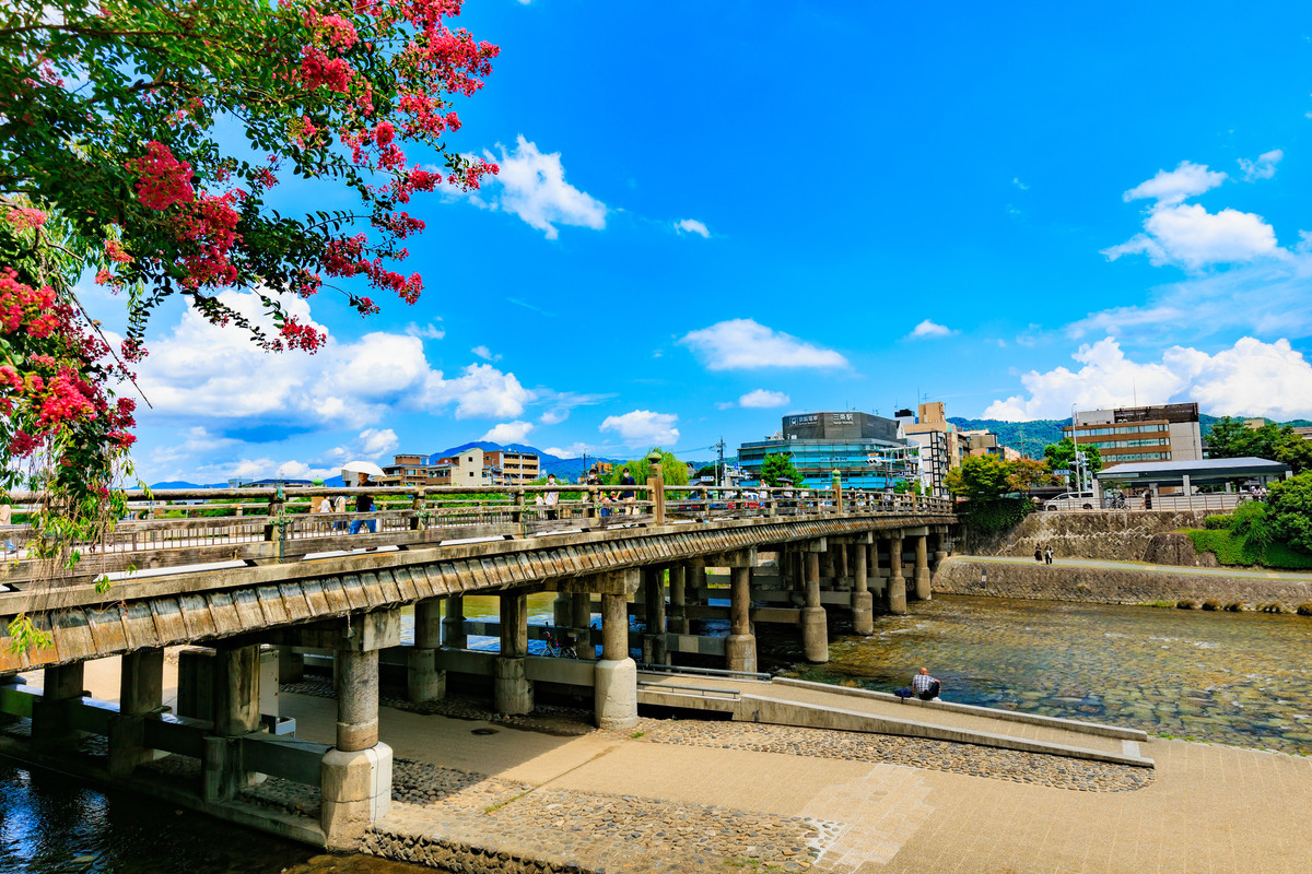 鴨川と三条大橋