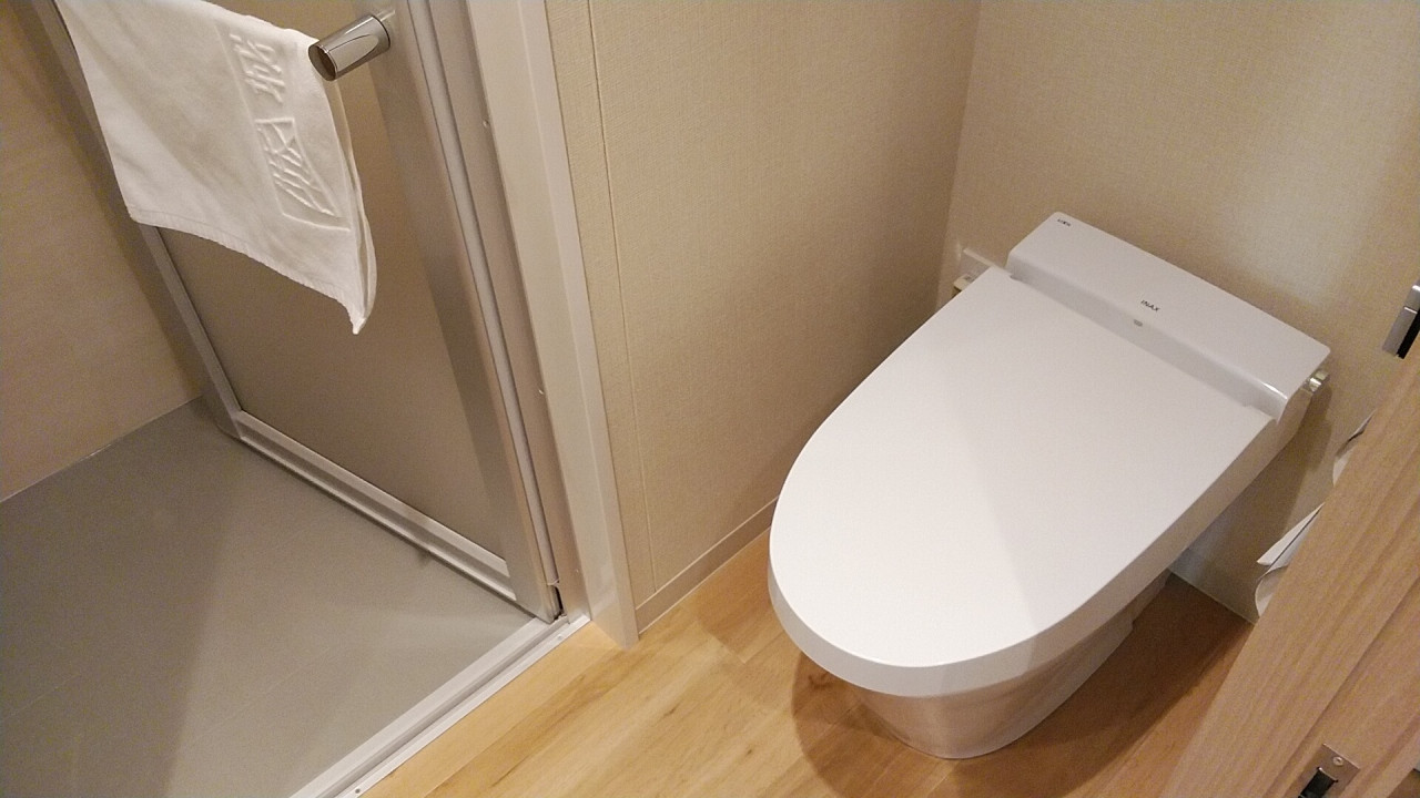 シャワールームにトイレ