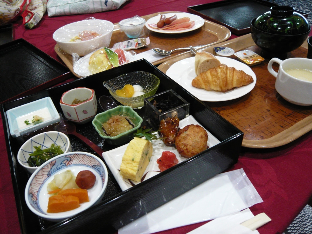 朝食　コロナ対応のためハーフバイキング