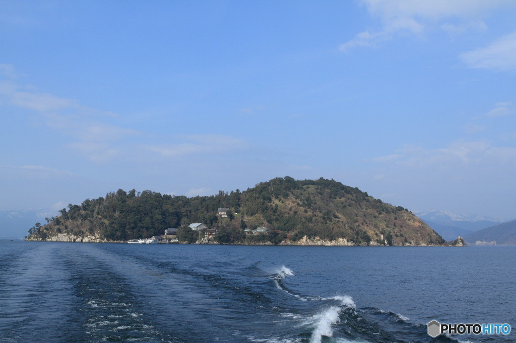 琵琶湖に浮かぶ「竹生島」とは950554
