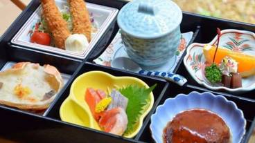 食事・飲み物 / 37