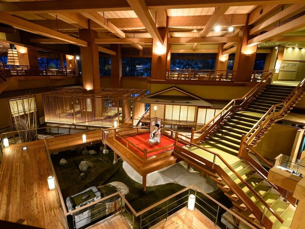 絶景段々風呂に、浮き舞台！ここでしか見られない充実の館内施設がそろう宿3559525