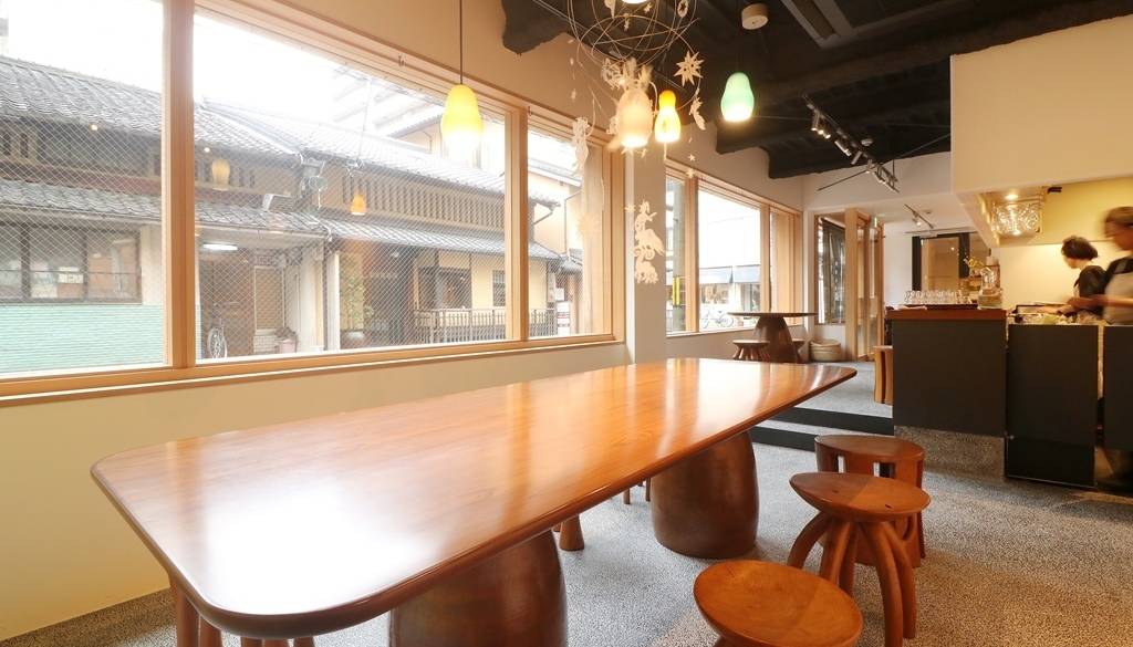 館内のカフェ MALDA / 5