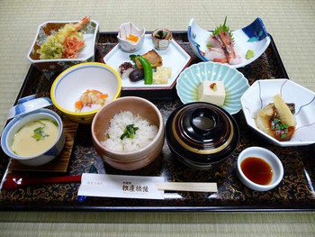“仲見世通り”がすぐそこ!善光寺の本堂跡にたたずむ旅館3715007