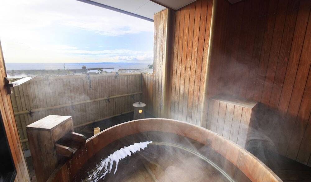 客室露天風呂で
贅沢な温泉タイム / 3