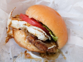 「トムズスタジオ 淡路夢舞台店」料理 899384 ゴールデンハンバーガー買っちゃった～