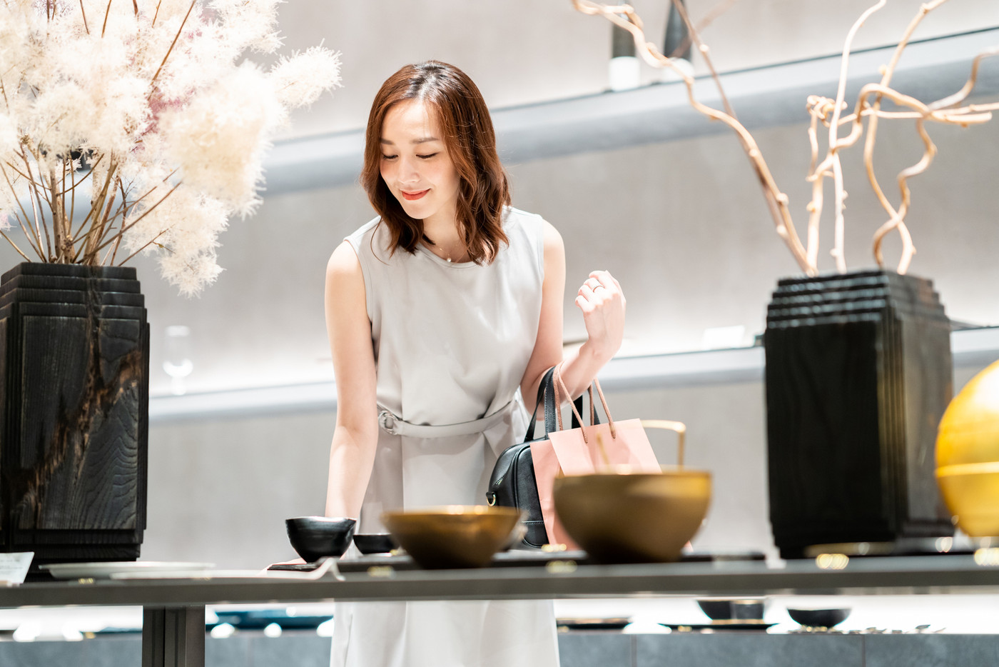 女性 ショッピング 買い物 撮影協力:g GIFT AND LIFESTYL