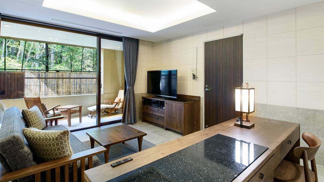 源泉掛け流しが贅沢な
全室スイートルーム / 1