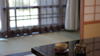 和洋室　専用トイレ付　ガーデンビュー　（百合）