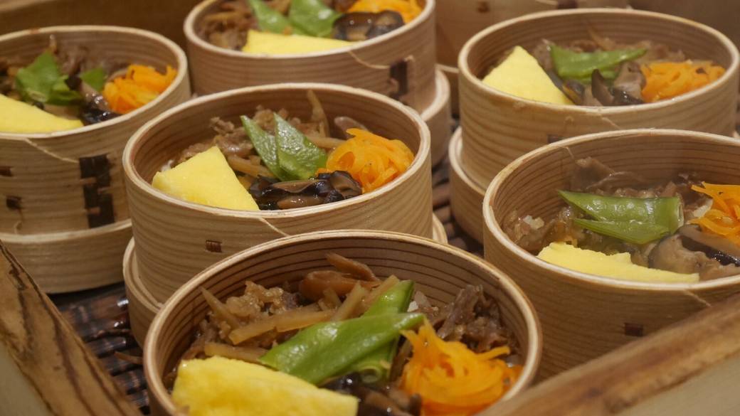 夕食は和洋ビュッフェ♪
郷土料理を味わう / 3