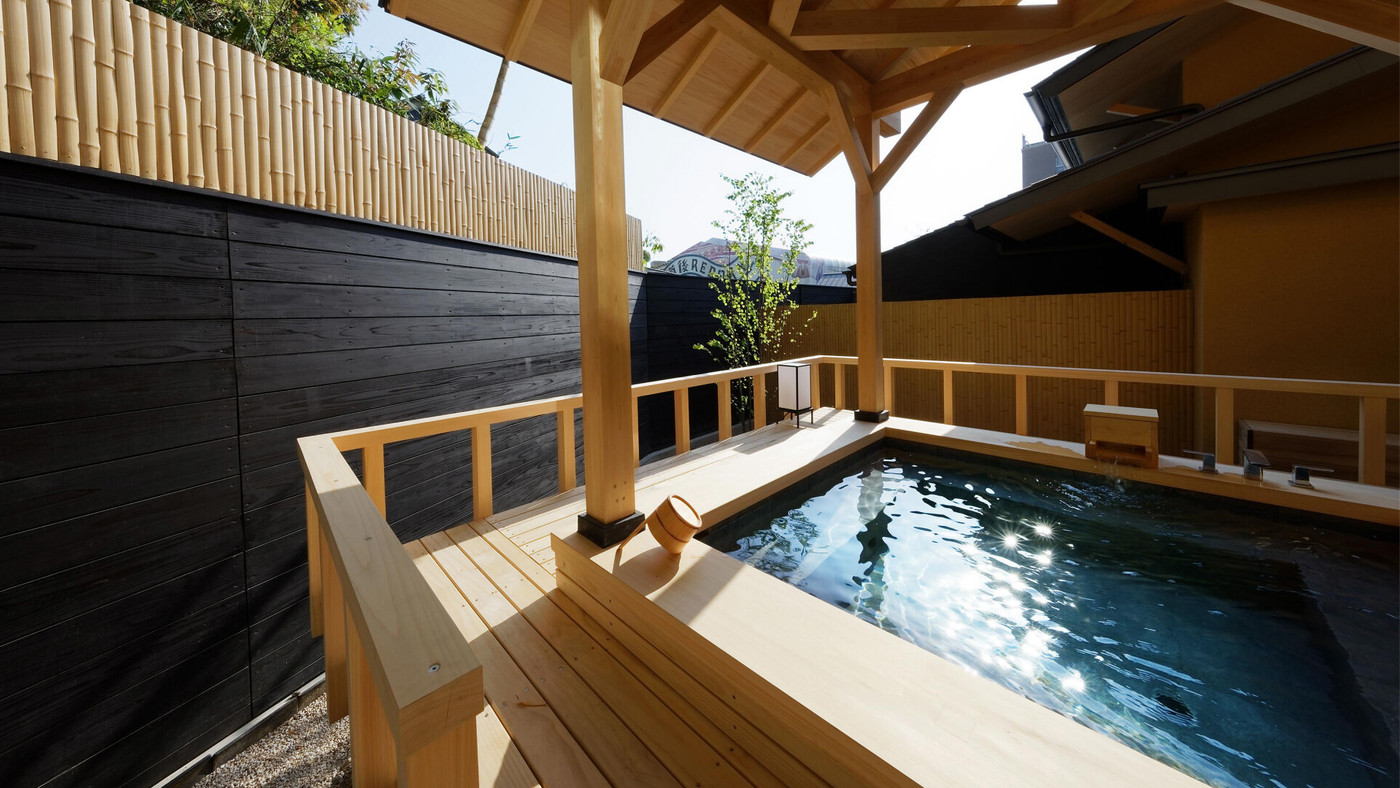 「源泉かけ流しの露天風呂付客室」に泊まって良質な温泉を楽しもう3918292