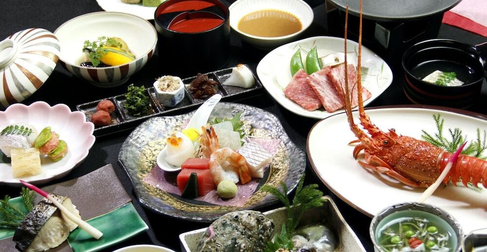 目にも鮮やかなお食事3642460