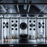 バー 写真:見学友宙 / 2