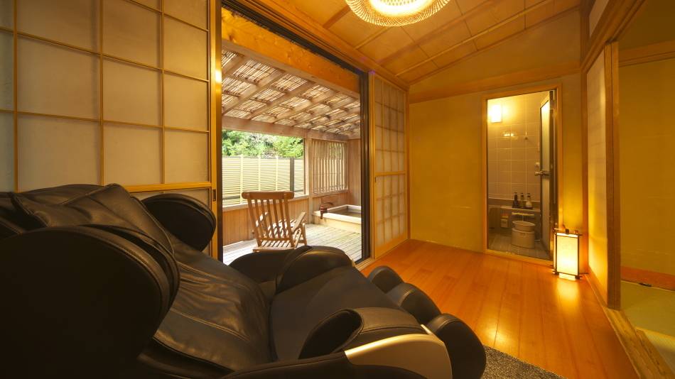 朝風呂の後はマッサージチェアへ / 2