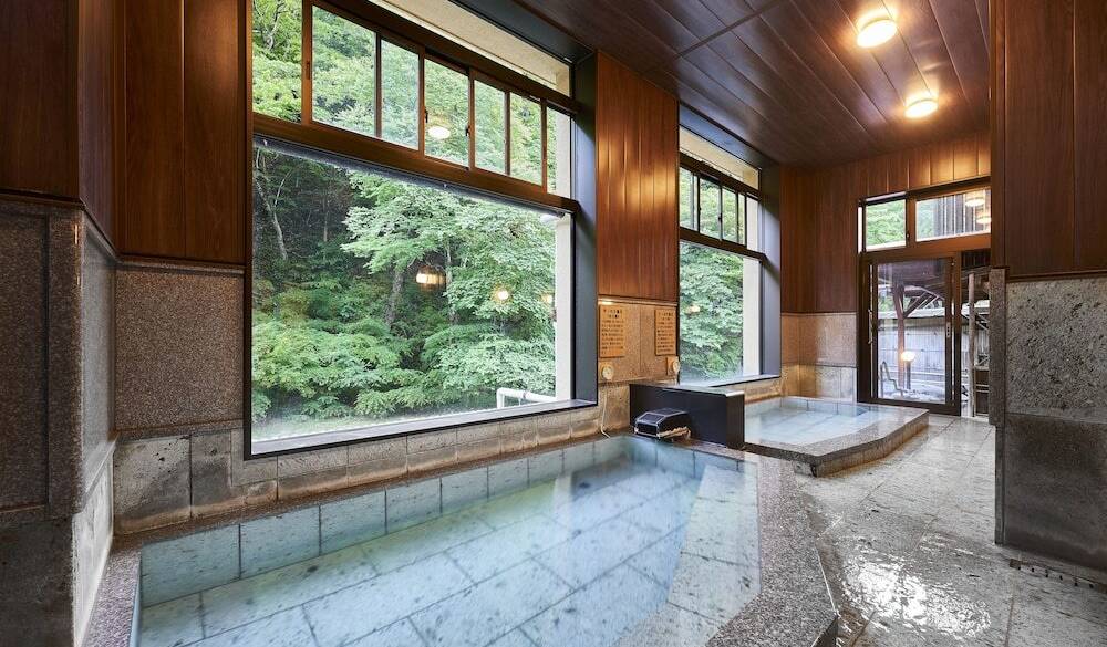 3つの自家源泉
豊富な湯量が自慢 / 4