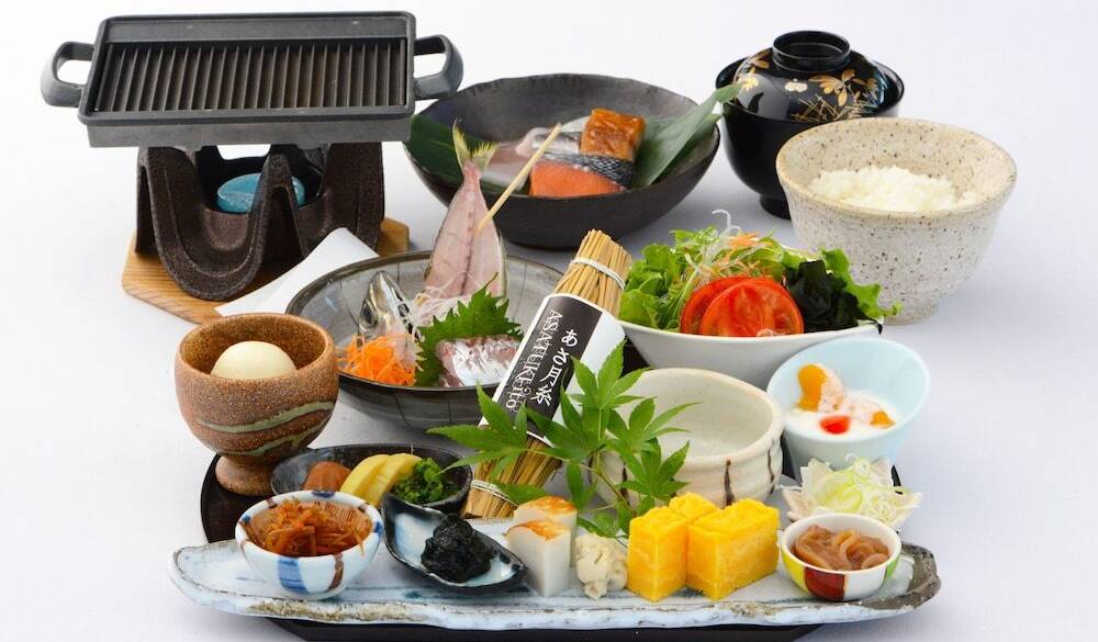 ヘルシーな海鮮御膳で
一日の元気をチャージ / 1