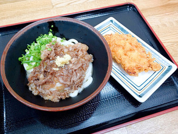 「手打うどん 三徳」 料理 84839127 肉ぶっかけ冷と、とり天