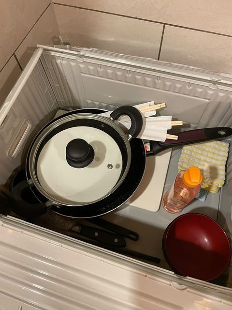全室にキッチン、冷蔵庫、食器類が揃う。 / 5