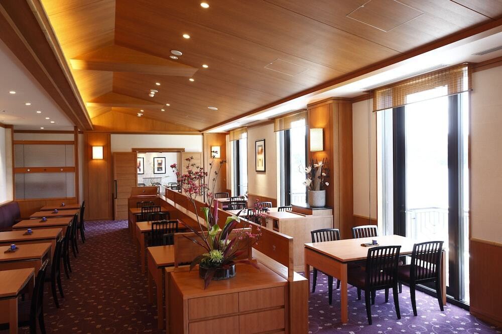 日本料理「つつじの茶屋」