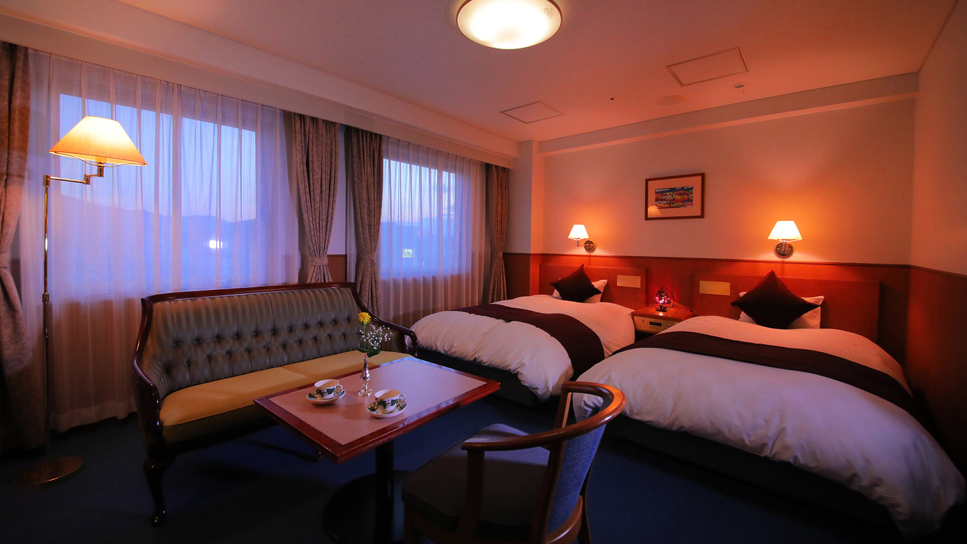 外宮まで徒歩約15分、JR・近鉄「伊勢市駅」まで約2分4280180