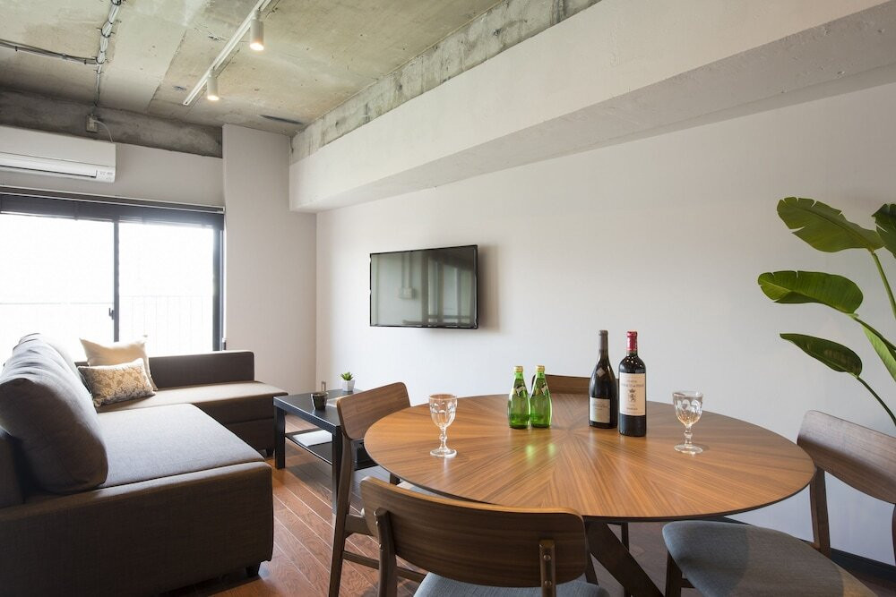 博多を流れる、那珂川を望むリバービューのコンドミニアム3552972