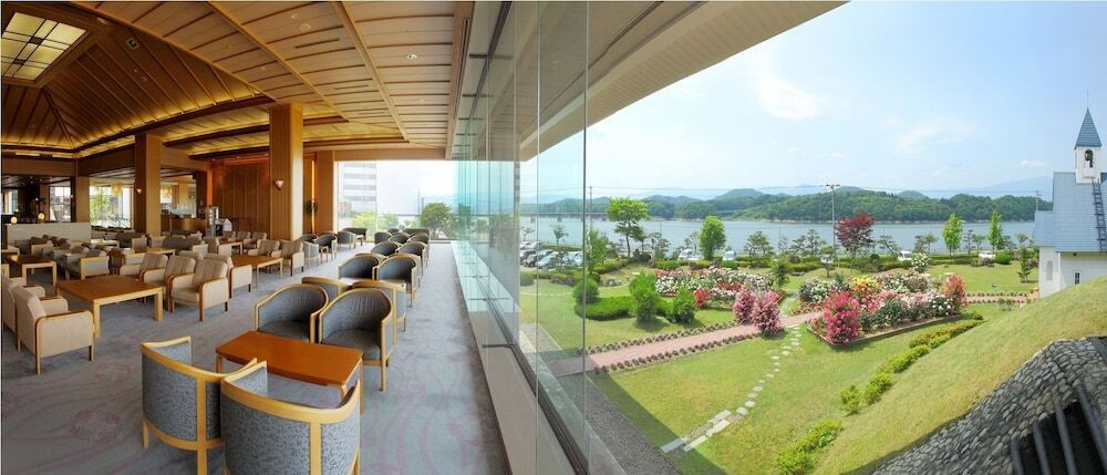 ロビーラウンジ