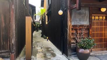 施設の入り口 / 12