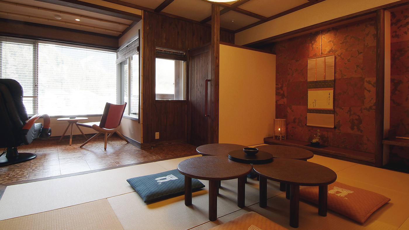 お友達とゆったりと過ごし語り合う「露天風呂付き客室」3746065