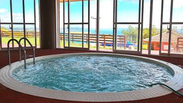 屋内スパ浴槽 / 1