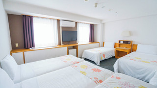 ファミリールーム 禁煙（シングルベッド4台＋エキストラベッド1台）