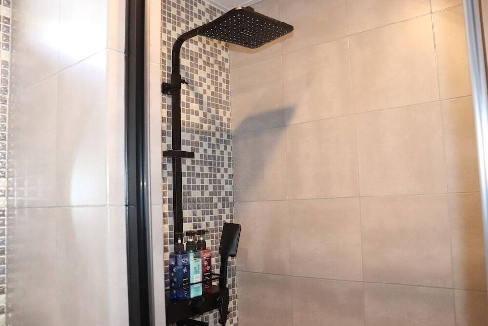 バスルームのシャワー