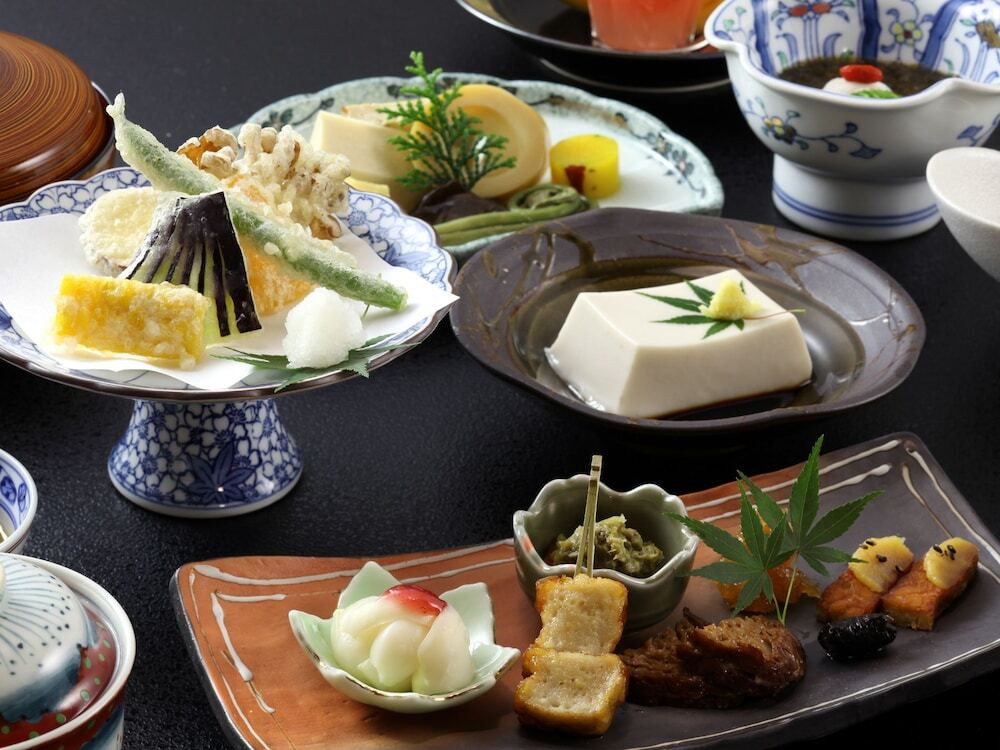 お寺の境内で本格精進料理に舌鼓3393728