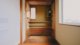 デラックス スイート ベッド (複数台) マウンテンサイド 禁煙 (共用バスルーム)