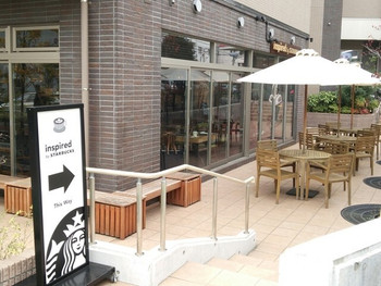 「ネイバーフッド アンド コーヒー 玉川3丁目店」外観 825782 スタバを主張し過ぎてない外観◎