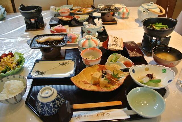 お腹にやさしい
地元食材中心の和朝食 / 3