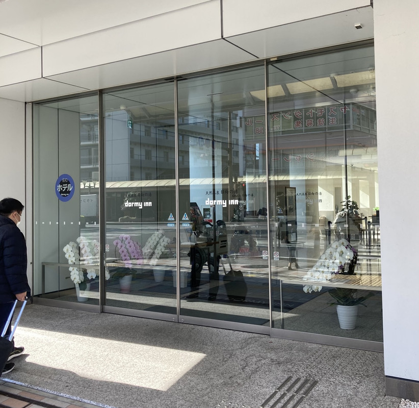 地味目なエントランス