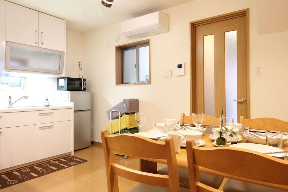 客室内のダイニングエリア