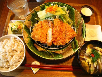 「ぽくぽく」料理 914223 ＜サクサク とんかつのセット＞　こだわりの塩でどうぞ