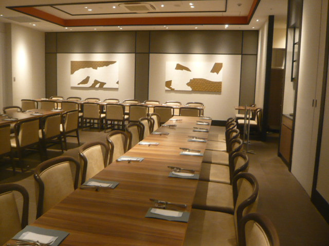 ホテルのレストランは充実していて、格調の高さを示しています。