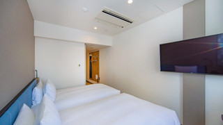 ルーム シングルベッド 2 台 (Free Breakfast)