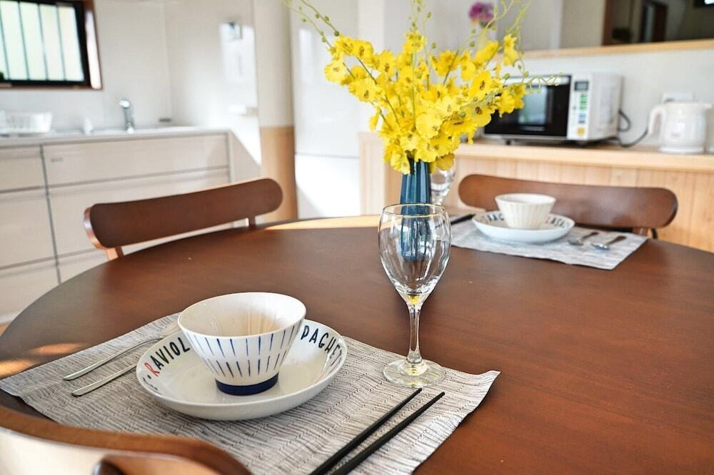 客室内のダイニングエリア